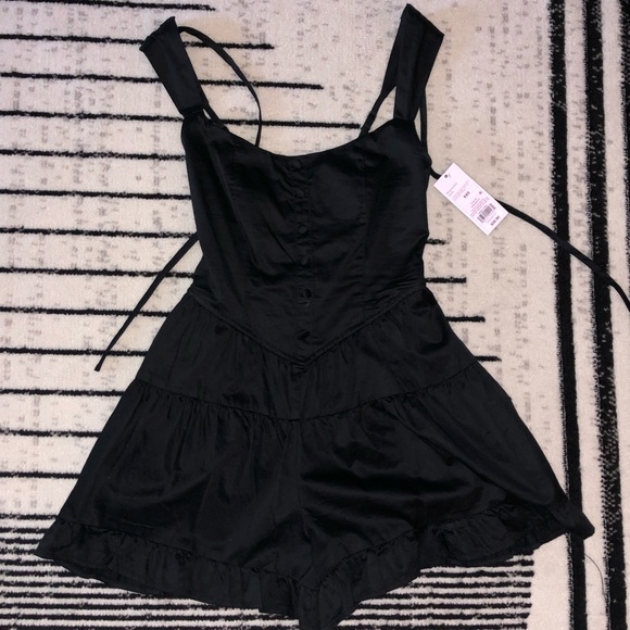 Button-front Tiered Romper - Picture 4 of 7